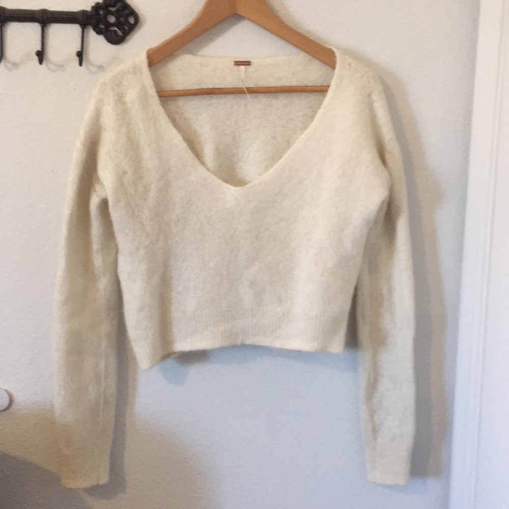 FREE PEOPLE white alpaca cropped sweater